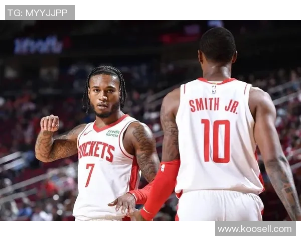 火箭与勇士激战正酣2月24日精彩对决引发球迷热议 火箭与勇士激战正酣2月24日精彩对决引发球迷热议